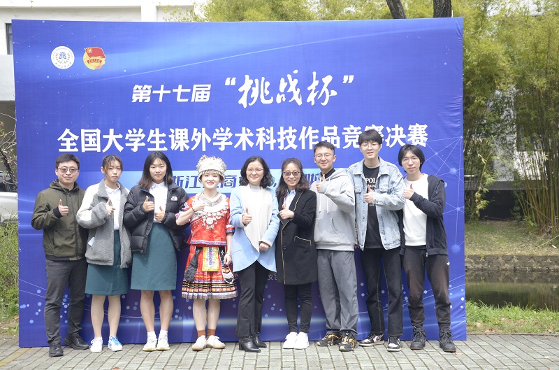 统计室外合影 (2).JPG